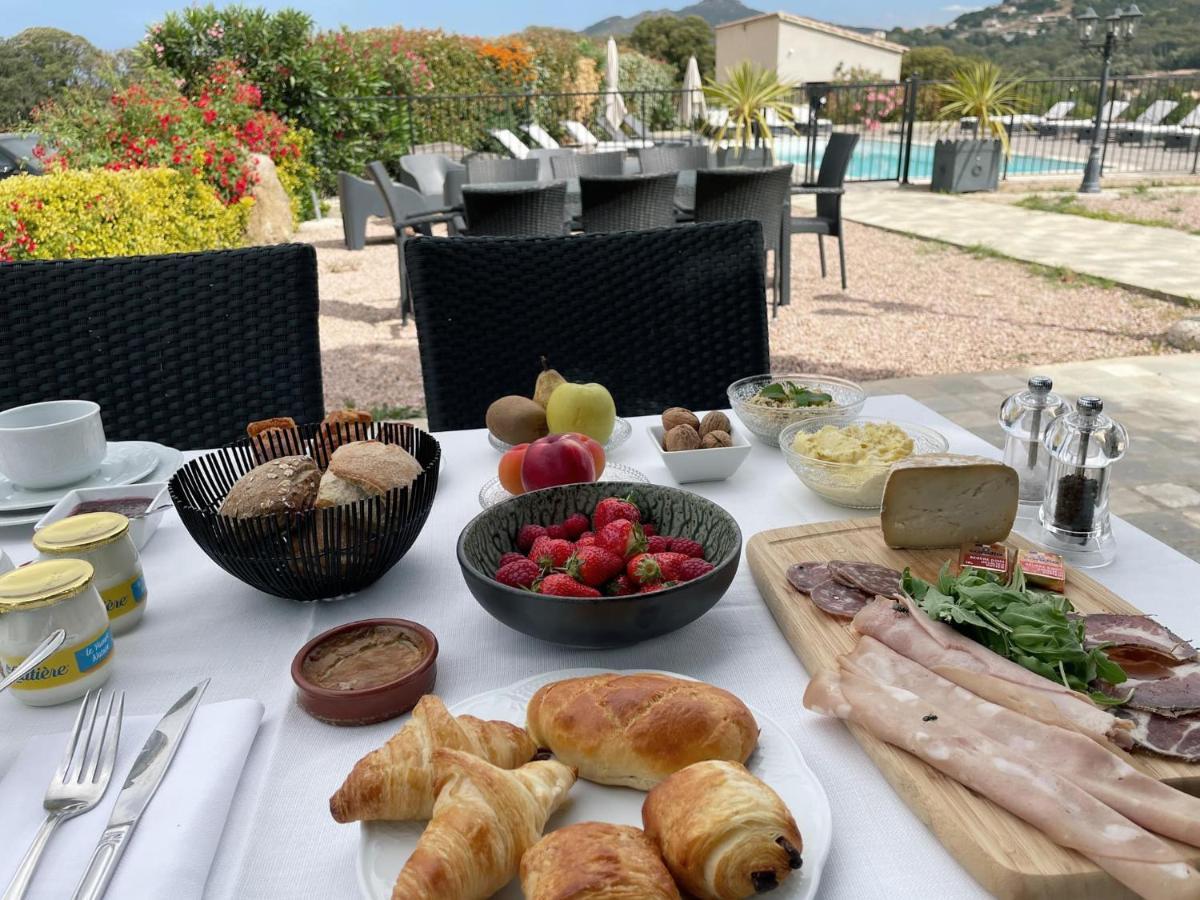 Hotel & Restaurant Les Bergeries D'アラタ エクステリア 写真